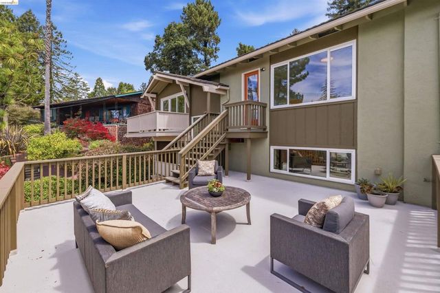 6856 Armour Dr, Oakland, CA 94611
