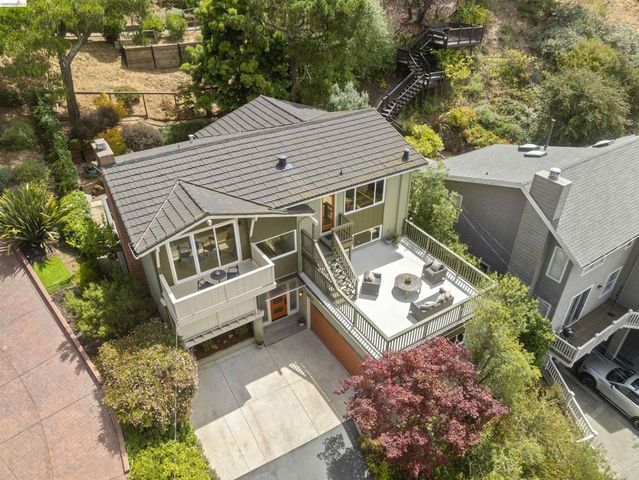6856 Armour Dr, Oakland, CA 94611