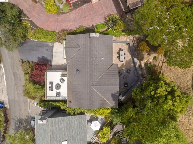6856 Armour Dr, Oakland, CA 94611