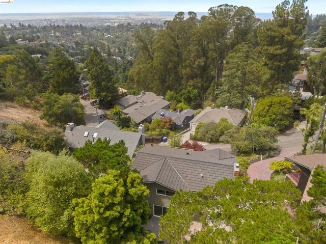 6856 Armour Dr, Oakland, CA 94611