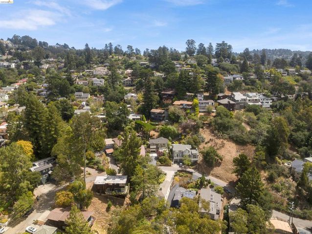 6856 Armour Dr, Oakland, CA 94611