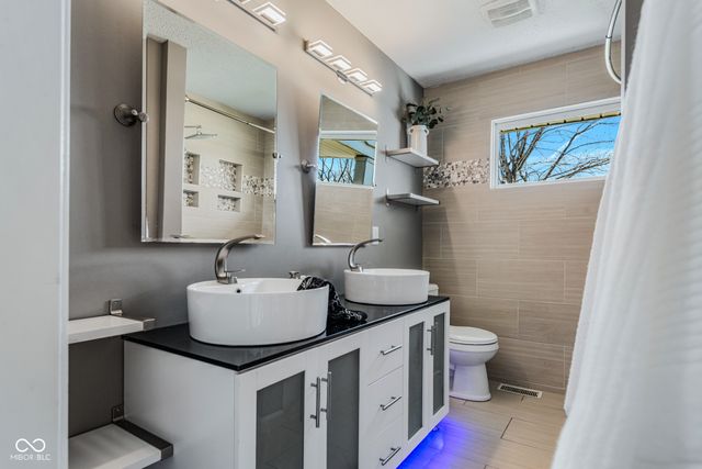 3050 Washington Street, Columbus, IN 47201