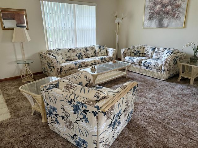 529 SW Violet Avenue, Port St. Lucie, FL 34983