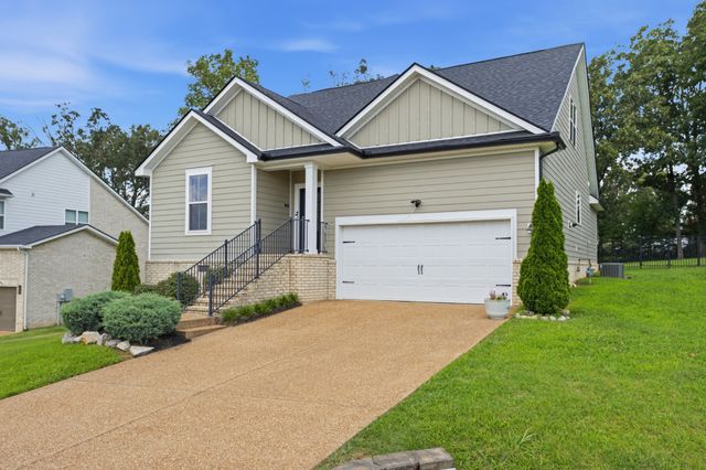 271 Christine Dr, Lebanon, TN 37087