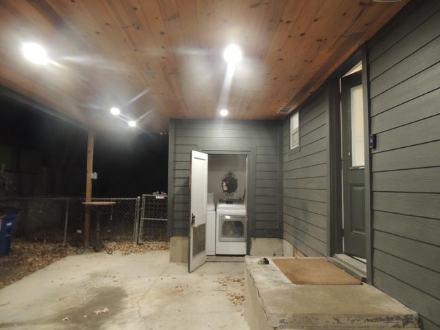 1307 Deloney ST, Austin, TX 78721