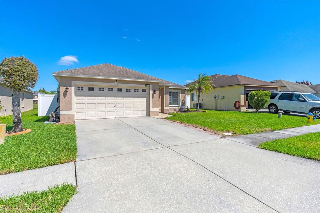 Image 3 of property listing at 1424 OCEAN REEF ROAD, Wesley Chapel, FL 33544