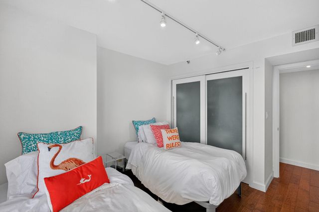 2555 Collins Avenue 606, Miami Beach, FL 33140