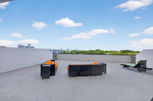2555 Collins Avenue 606, Miami Beach, FL 33140