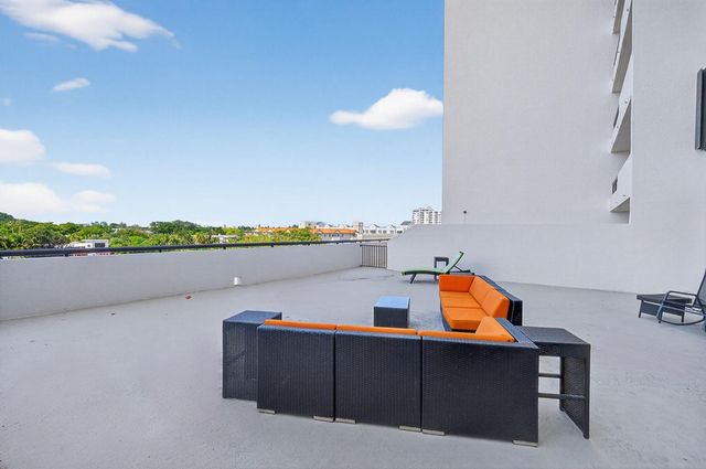 2555 Collins Avenue 606, Miami Beach, FL 33140