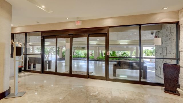 2555 Collins Avenue 606, Miami Beach, FL 33140