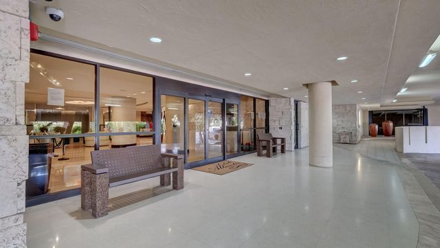 2555 Collins Avenue 606, Miami Beach, FL 33140