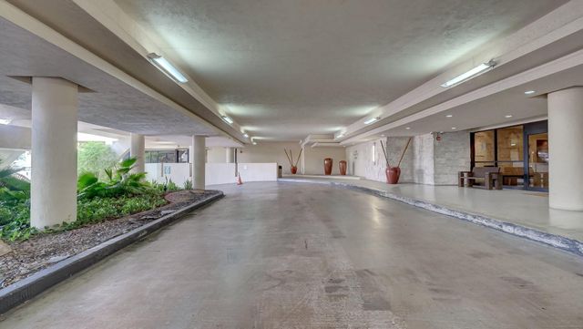 2555 Collins Avenue 606, Miami Beach, FL 33140