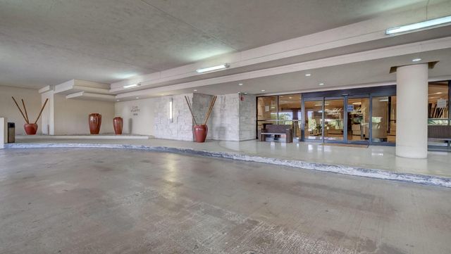 2555 Collins Avenue 606, Miami Beach, FL 33140