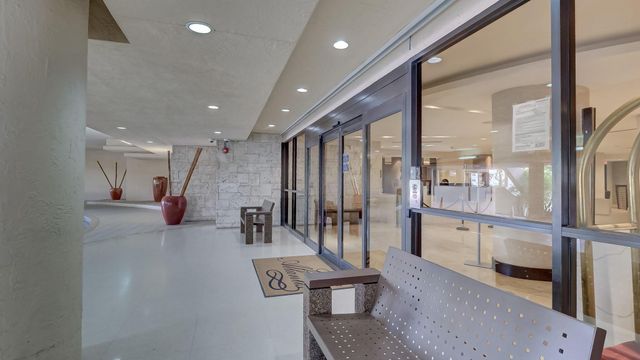 2555 Collins Avenue 606, Miami Beach, FL 33140