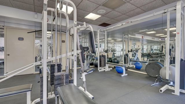 2555 Collins Avenue 606, Miami Beach, FL 33140