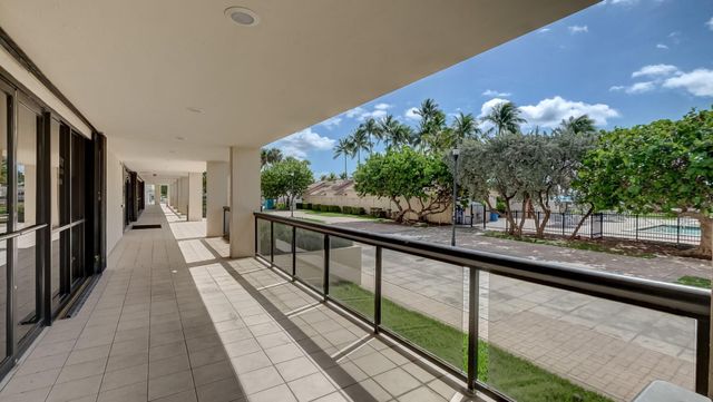 2555 Collins Avenue 606, Miami Beach, FL 33140