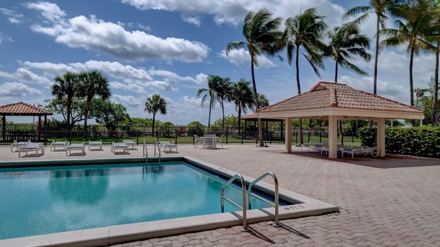 2555 Collins Avenue 606, Miami Beach, FL 33140