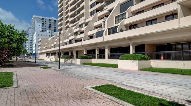 2555 Collins Avenue 606, Miami Beach, FL 33140