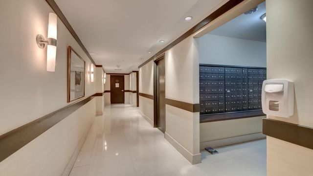 2555 Collins Avenue 606, Miami Beach, FL 33140