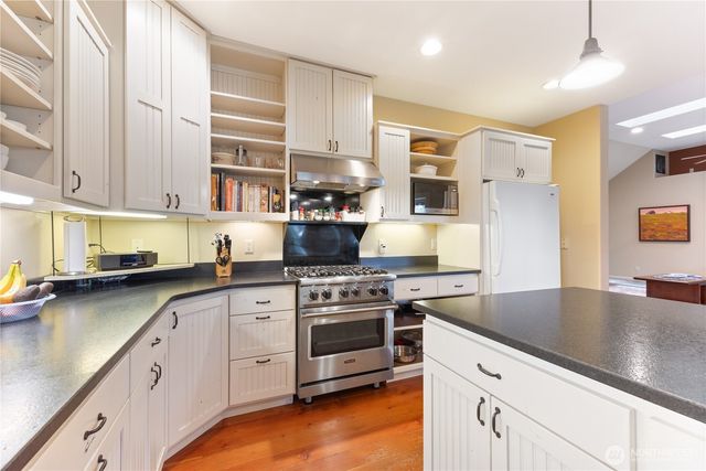 180 Trinity Drive, Castle Rock, WA 98611