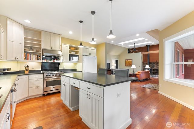180 Trinity Drive, Castle Rock, WA 98611