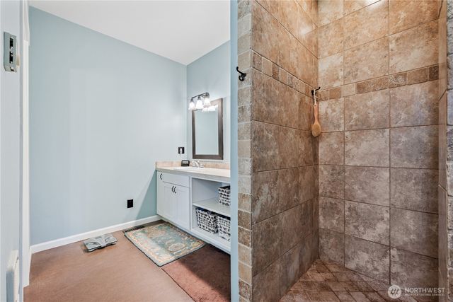 180 Trinity Drive, Castle Rock, WA 98611