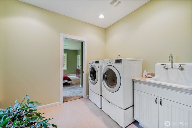 180 Trinity Drive, Castle Rock, WA 98611