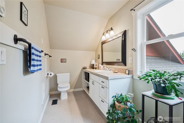180 Trinity Drive, Castle Rock, WA 98611