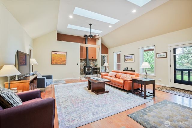 180 Trinity Drive, Castle Rock, WA 98611