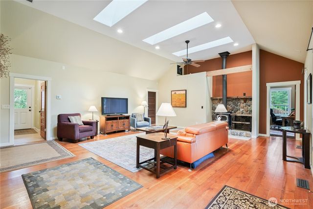 180 Trinity Drive, Castle Rock, WA 98611