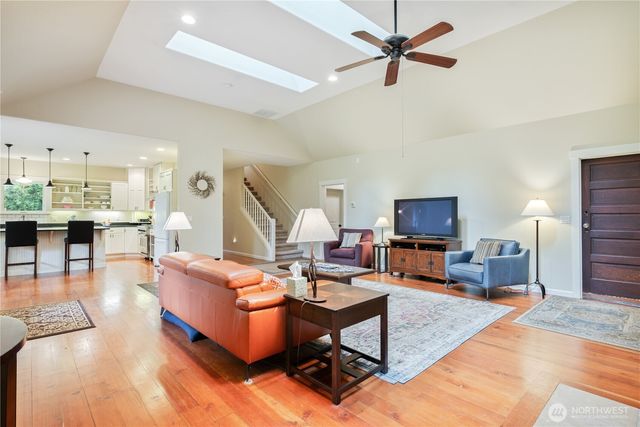 180 Trinity Drive, Castle Rock, WA 98611