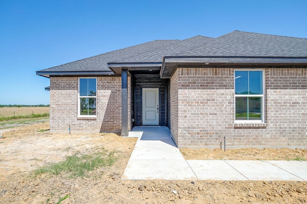 320 Cherry Point Drive, Palmer, TX 75152