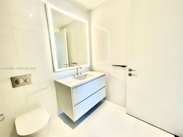 300 Biscayne Boulevard Way 2208W, Miami, FL 33131