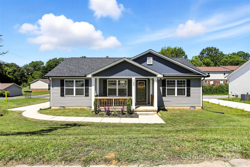 620 13th Street SW, Hickory, NC 28602