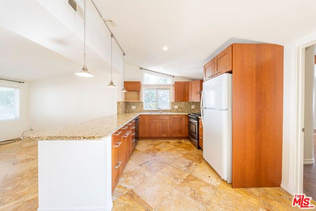 20357 Clark Street, Woodland Hills (los Angeles), CA 91367