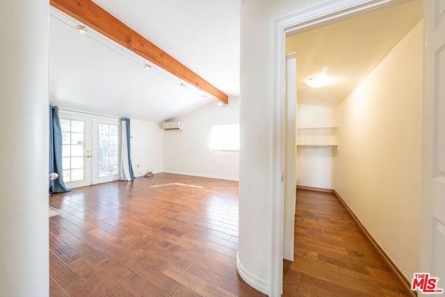 20357 Clark Street, Woodland Hills (los Angeles), CA 91367