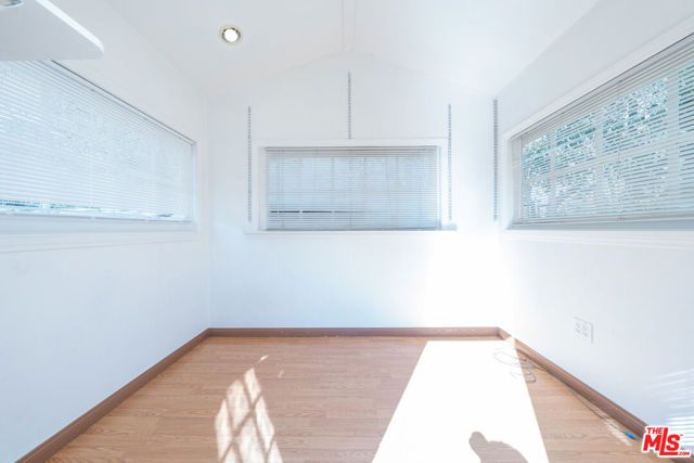 20357 Clark Street, Woodland Hills (los Angeles), CA 91367