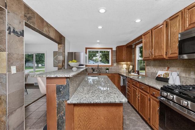 6201 Winona Avenue, Des Moines, IA 50312