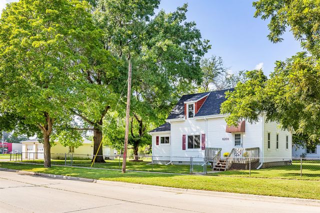 6201 Winona Avenue, Des Moines, IA 50312