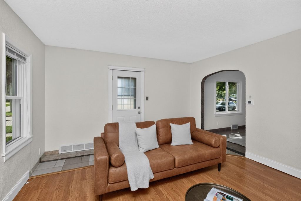 6201 Winona Avenue, Des Moines, IA 50312