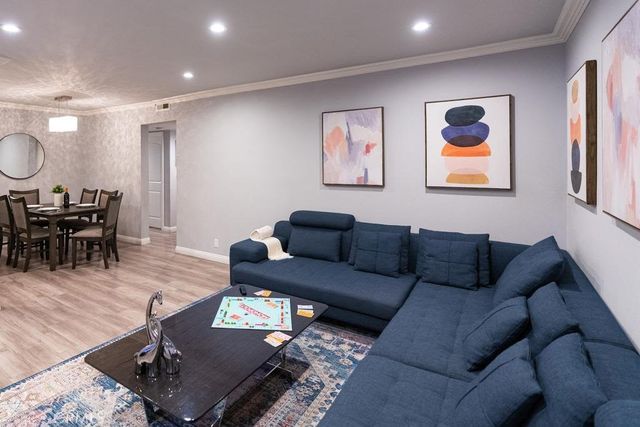 4358 Mammoth Avenue 2, Sherman Oaks, CA 91423