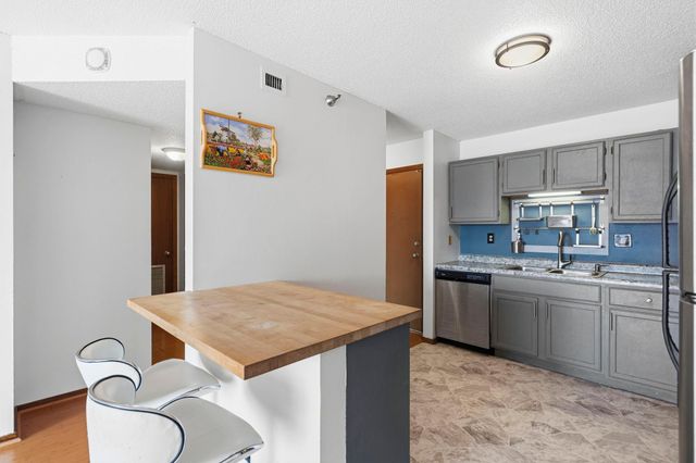 66 9th Street E 1614, Saint Paul, MN 55101