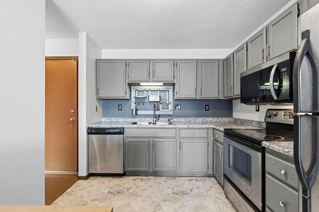 66 9th Street E 1614, Saint Paul, MN 55101