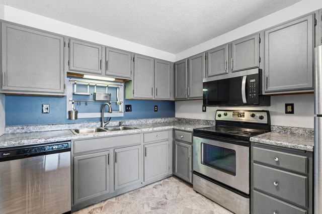 66 9th Street E 1614, Saint Paul, MN 55101