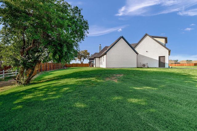 168 Lakeview Circle, Pilot Point, TX 76258