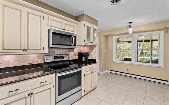 220 Cedarwood Drive, Jamestown, NC 27282