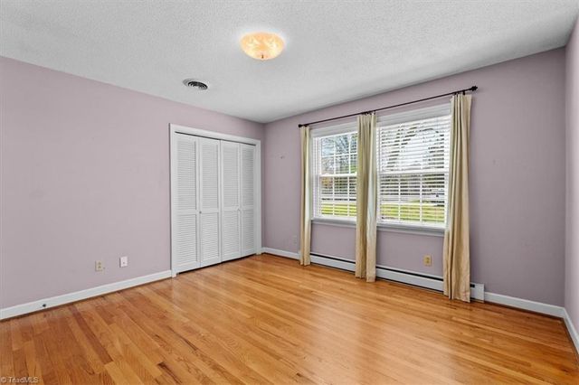 220 Cedarwood Drive, Jamestown, NC 27282