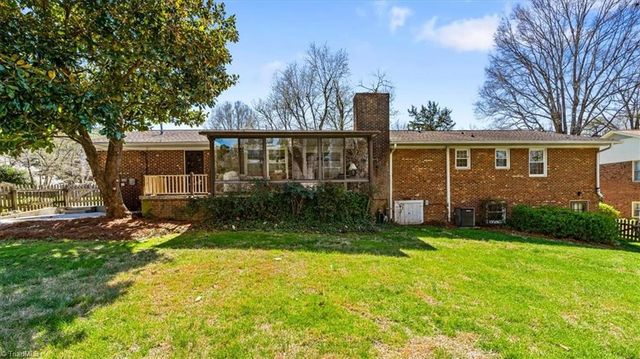 220 Cedarwood Drive, Jamestown, NC 27282