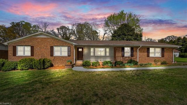 220 Cedarwood Drive, Jamestown, NC 27282