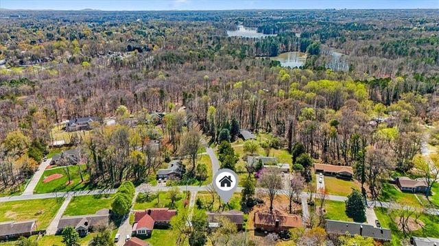 220 Cedarwood Drive, Jamestown, NC 27282